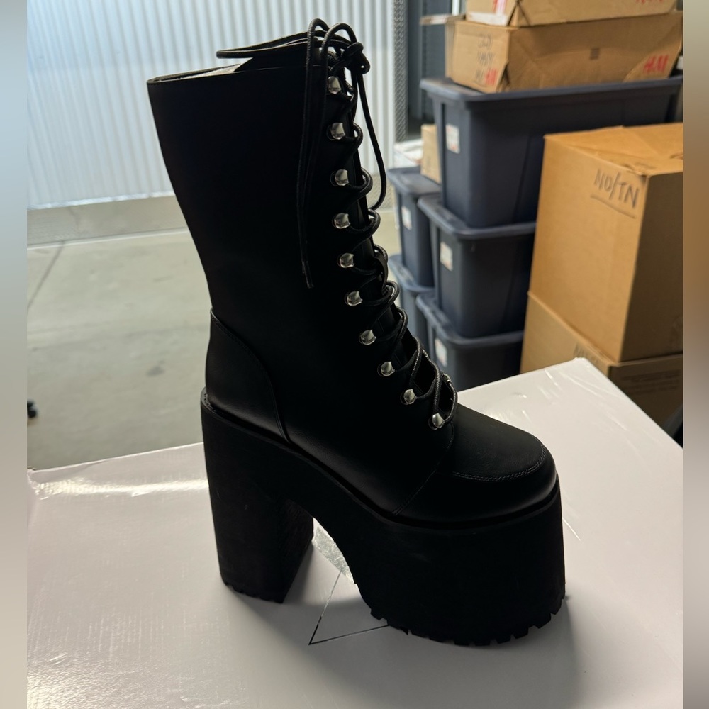COPY - Y.R.U.-Platform Lace up ankle boots.